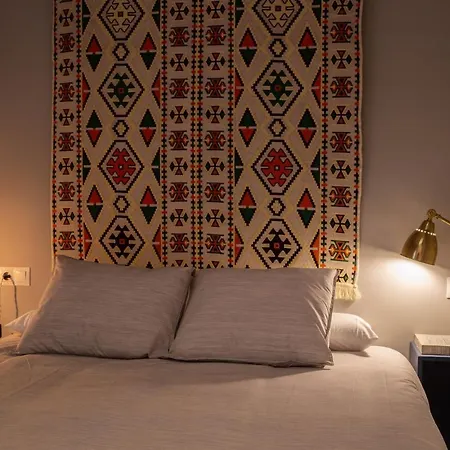 Behouse Santa Cruz * Sevilla
