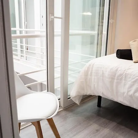 Behouse Santa Cruz * Sevilla