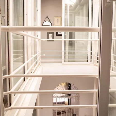 Behouse Santa Cruz Sevilla